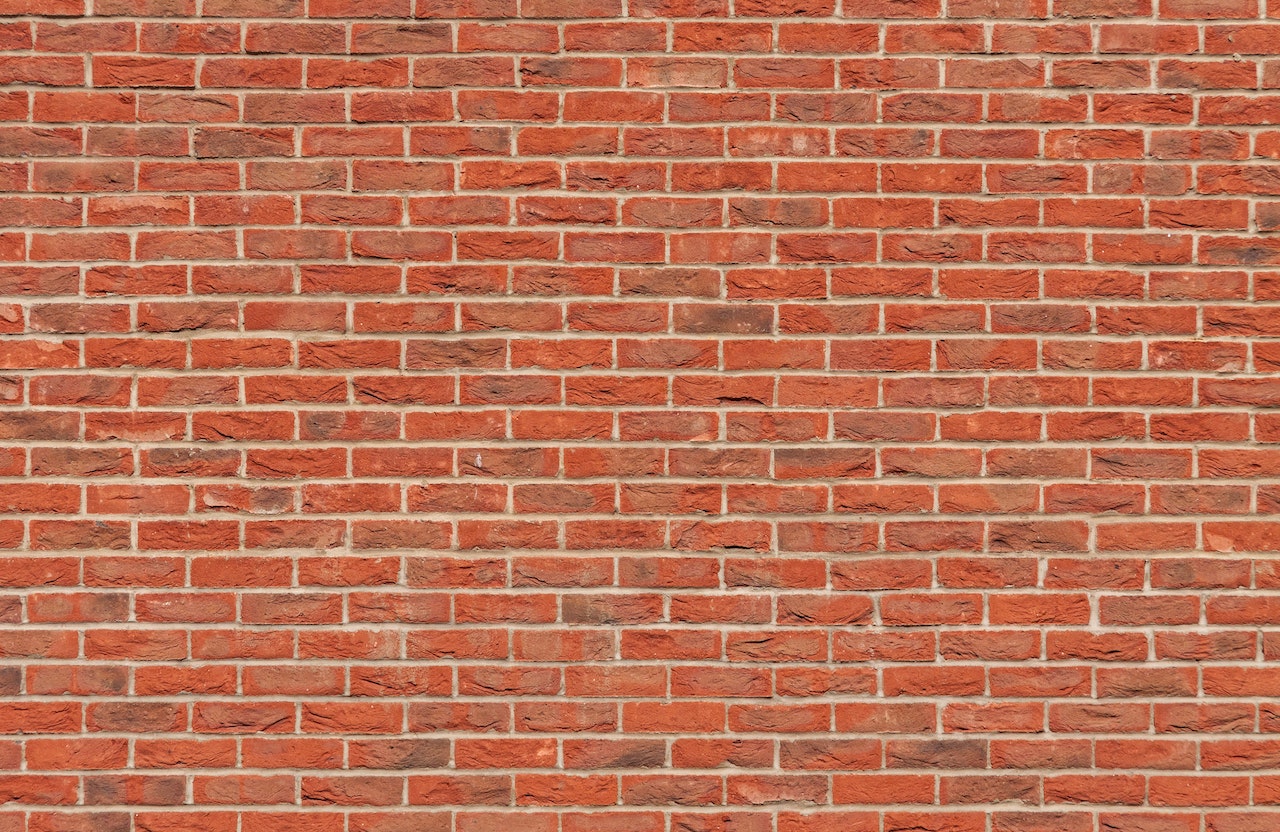 Brick wall / How house walls are constructed in the UK